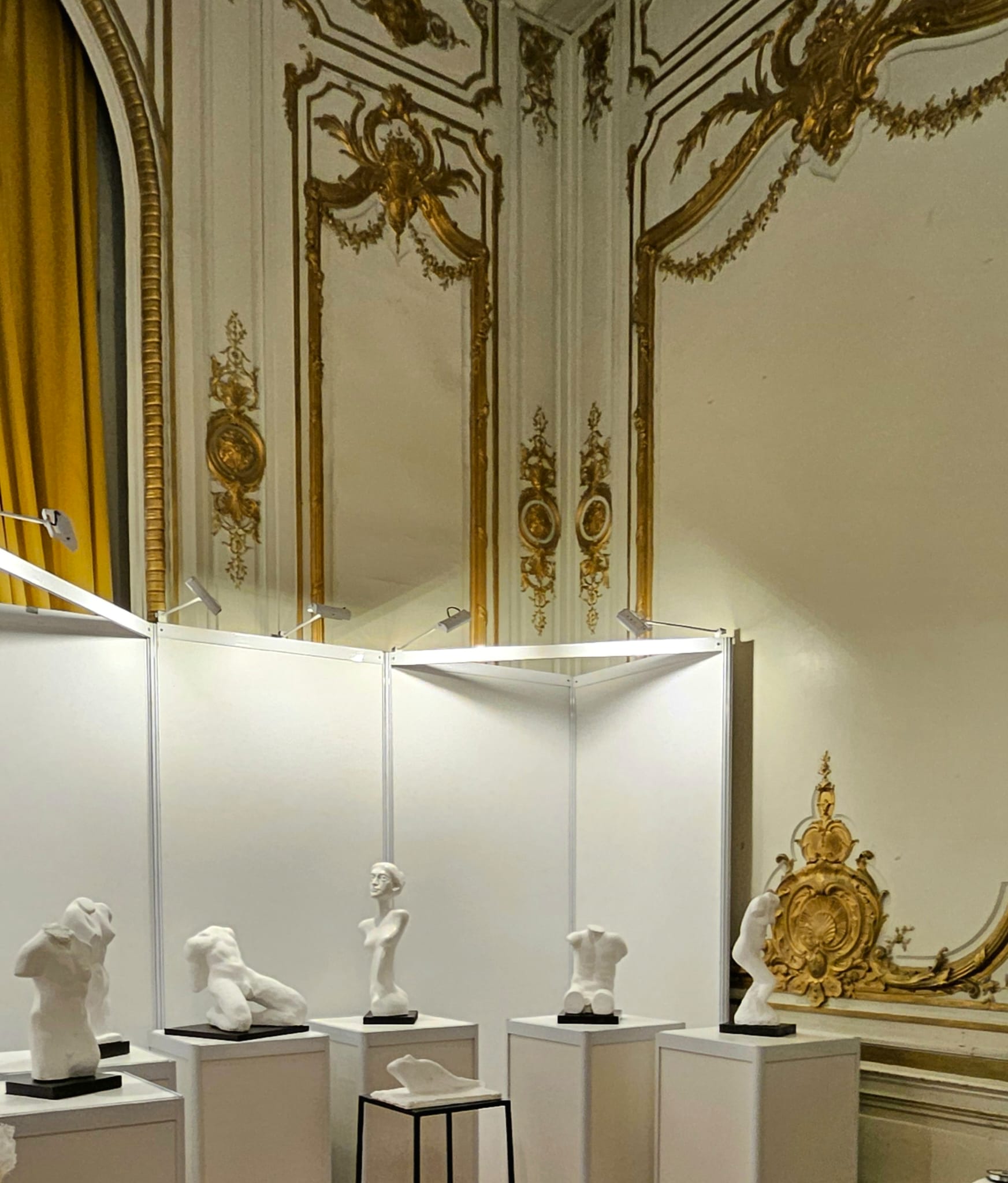 Detalle de las esculturas expuestas durante Palazzo Expo VIII