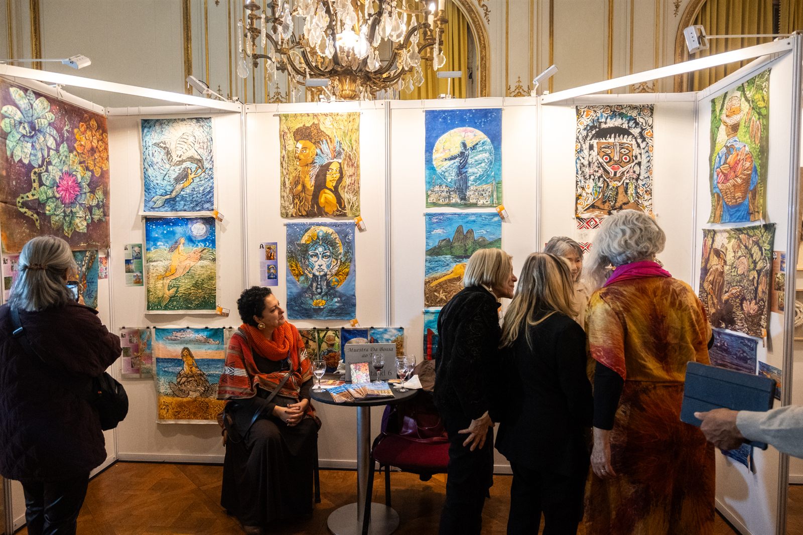 Vista amplia del salón durante la muestra